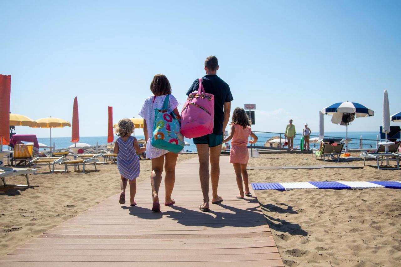 Pini Village Lido Altanea カオルレ エクステリア 写真