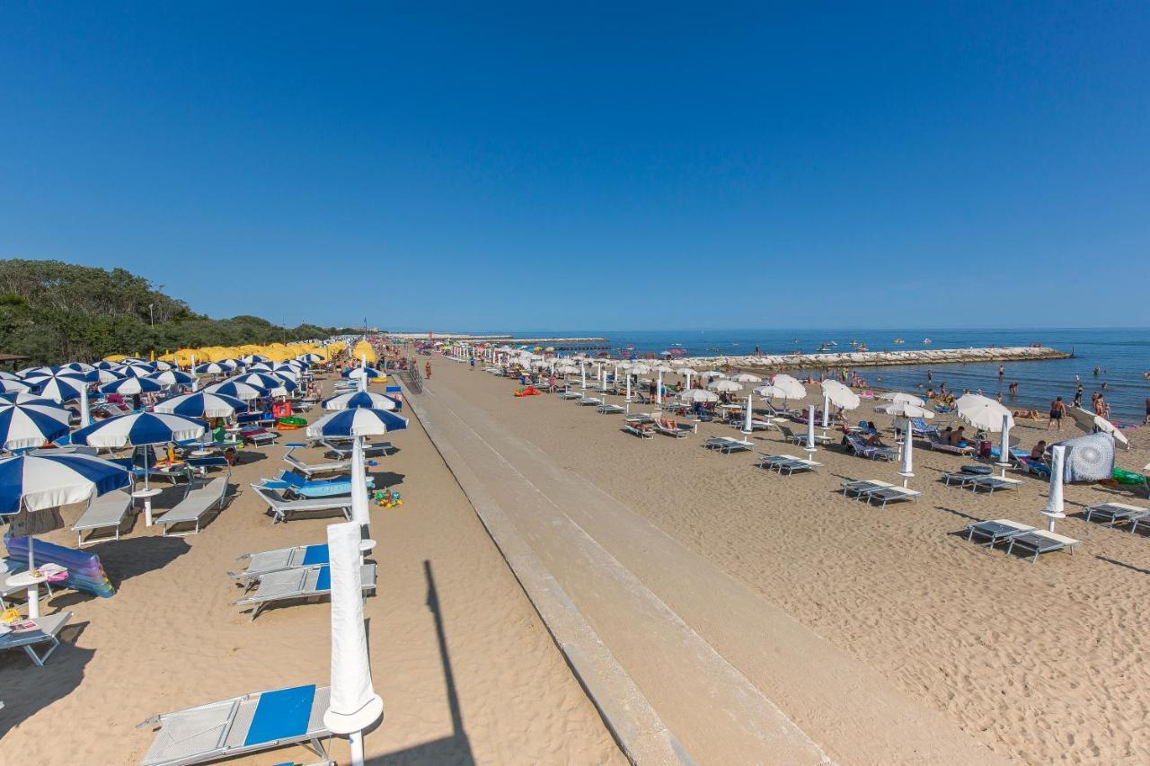 Pini Village Lido Altanea カオルレ エクステリア 写真