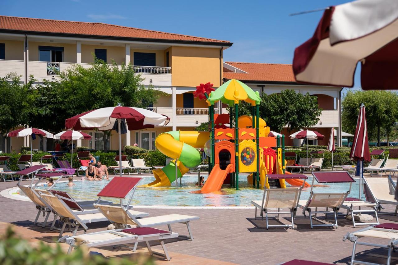 Pini Village Lido Altanea カオルレ エクステリア 写真